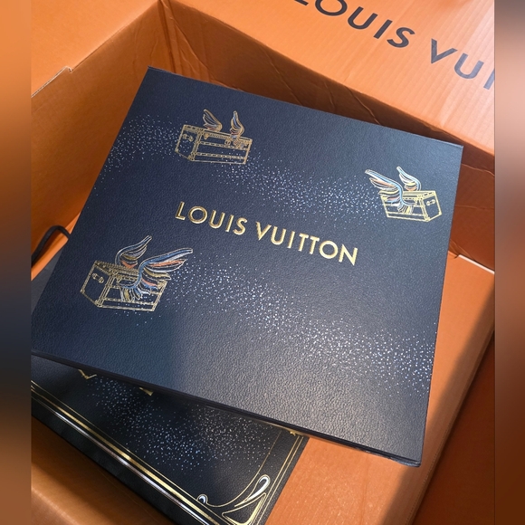 Louos Vuitton 2025 Holiday Packaging Set - Picture 2 of 9